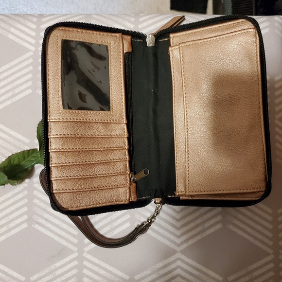NWOT- Bootlegger rose gold wristlet - Picture 4 of 5